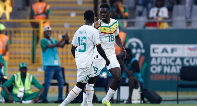  Senegal's forward #18 Ismaila Sarr celebrates with Senegal's midfielder #15 Krepin Diatta after scoring his team's first goal during the Africa Cup of Nations (CAN) 2024 group C football match between Senegal and Cameroon at the Stade Charles Konan Banny in Yamoussoukro on January 19, 2024. 