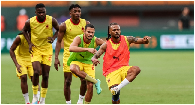 Angola's forward #10 Gelson Dala (R) gestures during a training session ahead of the Africa Cup of Nations (CAN) 2024 quarter-final football match between Nigeria and Angola at the Felix Houphouet-Boigny Stadium in Abidjan on February 2, 2024.