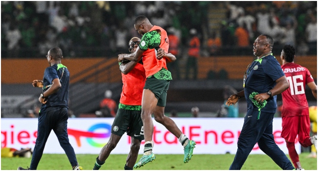 Nigeria's forward #9 Victor Osimhen (2L) celebrates after the victory at the end of the Africa Cup of Nations (CAN) 2024 quarter-final football match between Nigeria and Angola at the Felix Houphouet-Boigny Stadium in Abidjan on February 2, 2024. (Photo by Issouf SANOGO / AFP)